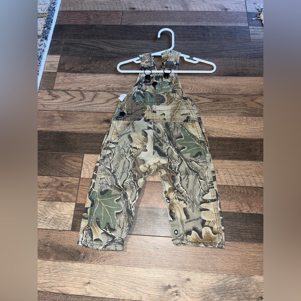 Vintage Realtree Camo Kids One Piece overalls in Green and Brown leaf print EUC